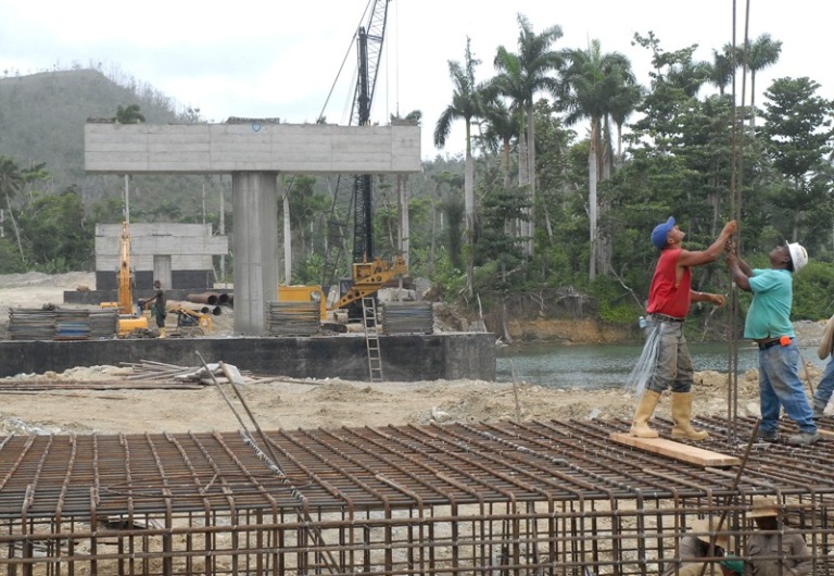 construccion puente toa