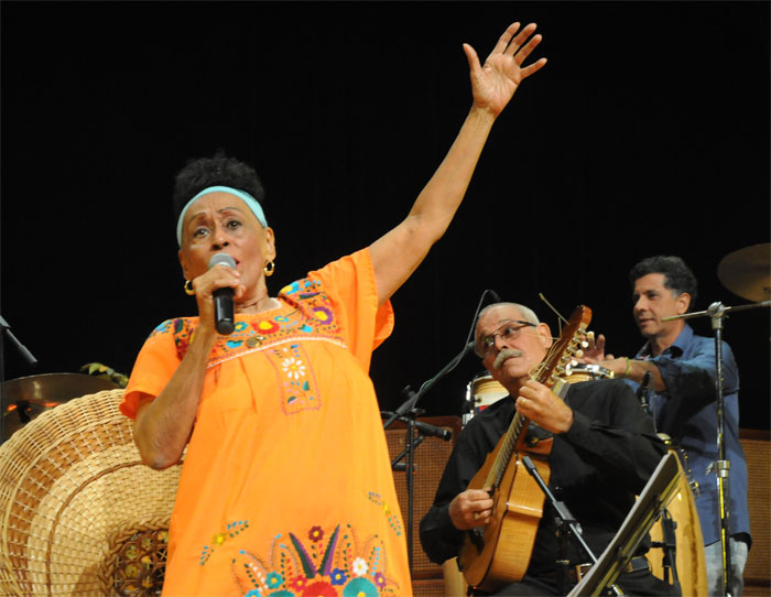 Omara Portuondo de gira 1