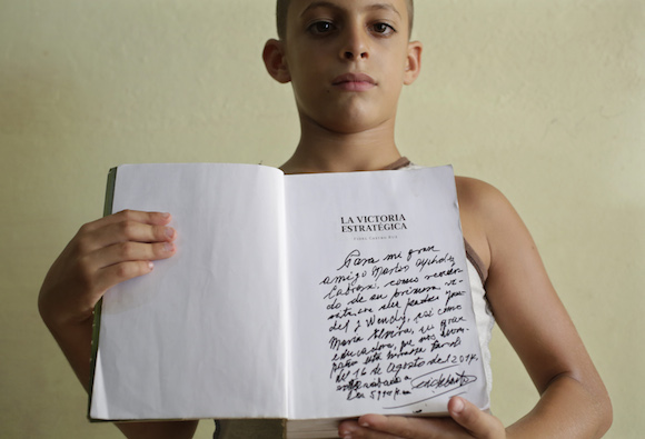 niño-con-fidel