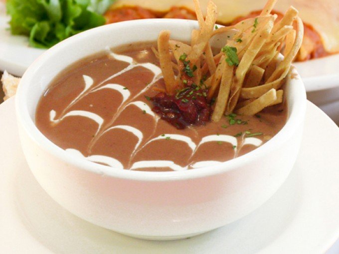 sopa de frijoles