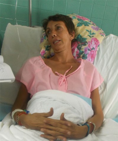 Federica July, francesa radicada en Nueva Caledonia, con muchos golpes leves agradeció las atenciones médicas y exaltó la solidaridad de los cubanos. “Un coche privado me trasladó hasta el hospital y cuando llegamos todo estaba listo para recibirnos”, dijo.