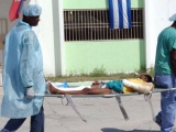 Médicos cubanos atienden heridos tras terremoto en Haití