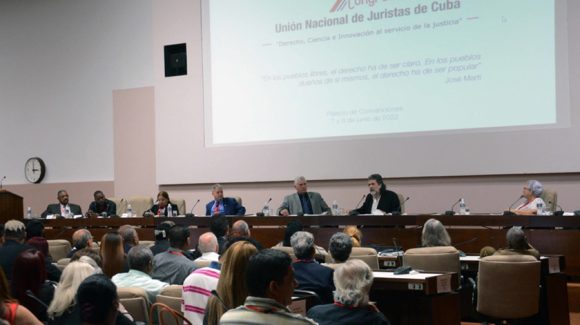 0 08 juristas cubanos 1 580x325