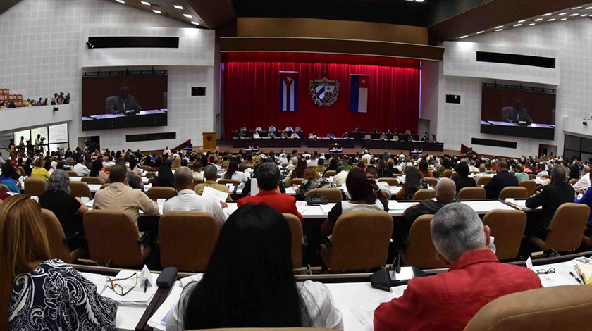 0 30 parlamento cubano