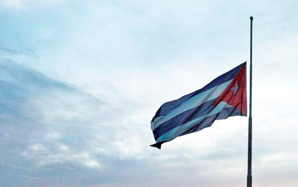 0727 bandera media asta duelo oficial