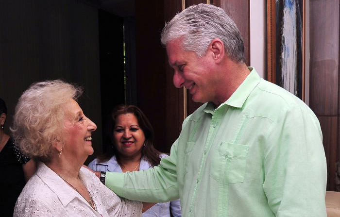 0917 Díaz Canel y Estela Varnes de Carlotto