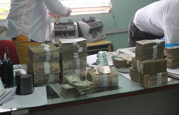 1127 desmantelan red de divisas