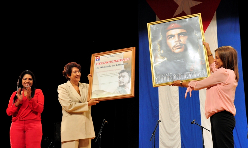 1acto por el día del educador Gtmo 7