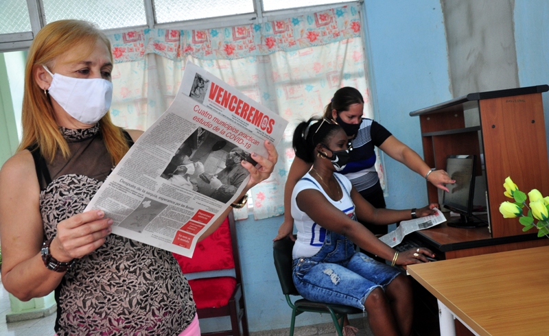 Periódico Venceremos de aniversario 2