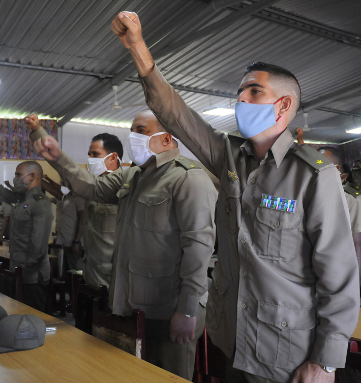 militares ascienden