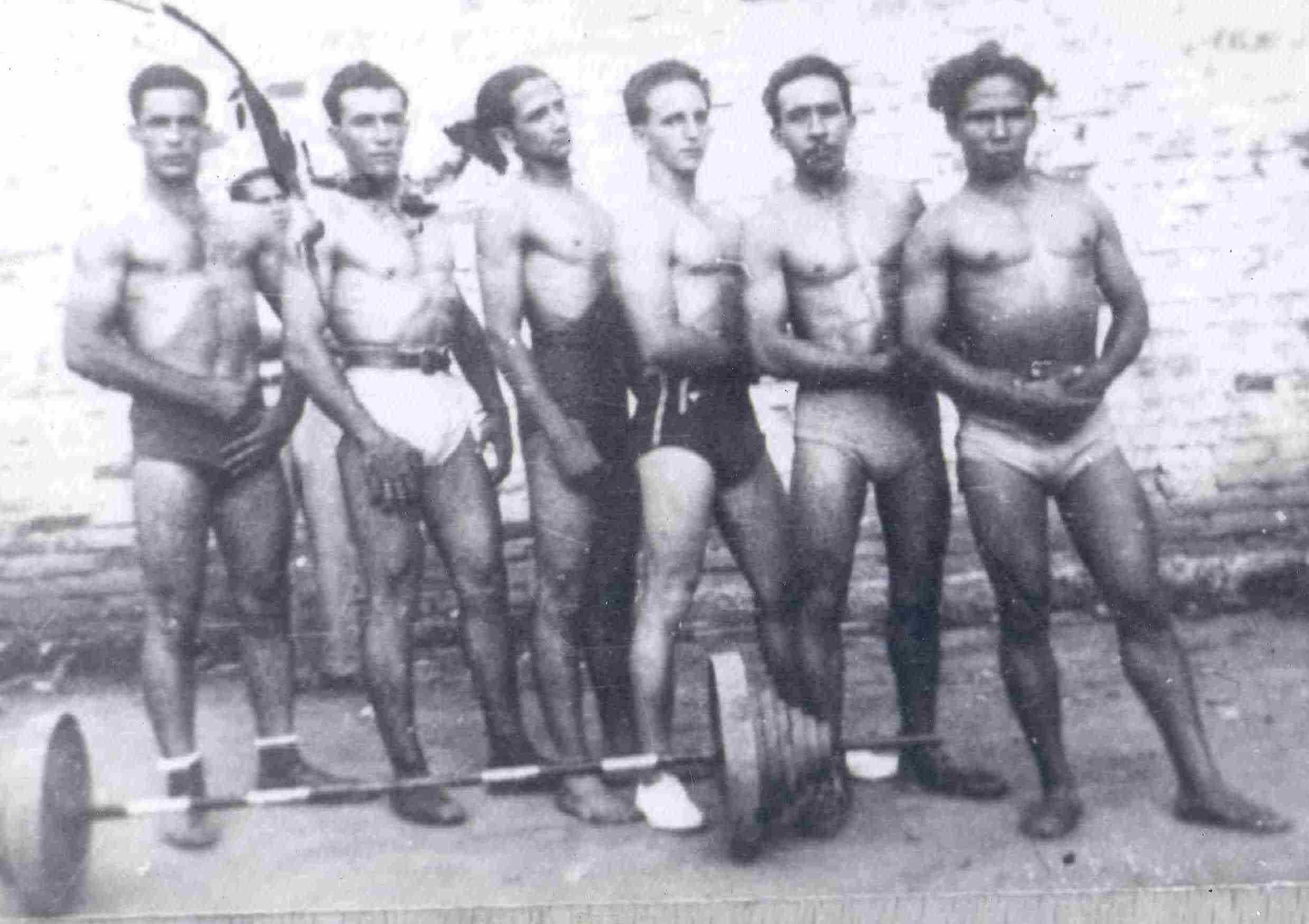 Año 1938. Representación del Club de Deportes. De izquierda a derecha José Bordolois Hildo Romero Alfredo Tames Ángel Cardona Eugenio San Félix y Ulises Poutou