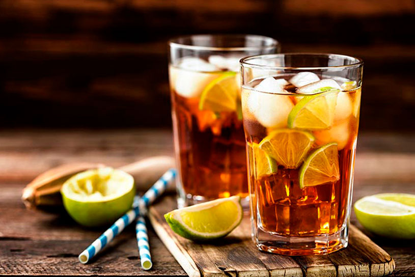 cafe con hielo y limon