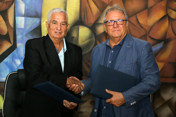 19 Firma acuerdo FCB WBSC 1