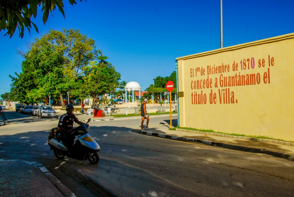 1 vista de la plaza 24 de febrero desde calle Pintó