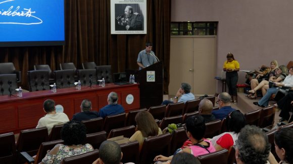 Acto por el Dia de la Ciencia en Biocubafarma 580x326