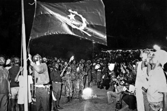 Angola proclMxión repúblic 580x387