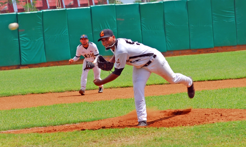 Dayron Mena1