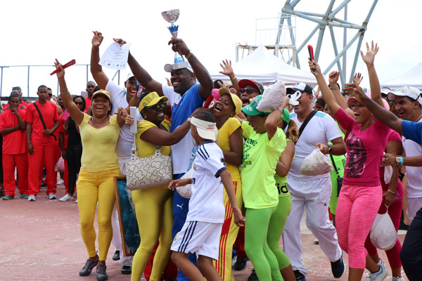 17 Cubaila Tribuna Granma celebra