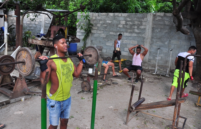 2 Gimnasios