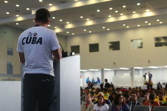 condenan jovenes del mundo imperialismo yanqui
