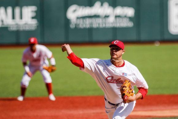 lazaro Blanco contra Venezuela Serie del Caribe 2018 580x387