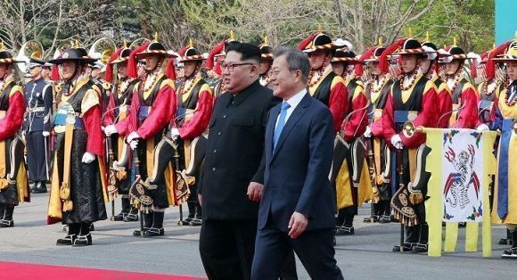 moon jae in recibe a efe.jpg 1210474758