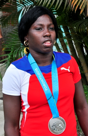 yaquelin estonel