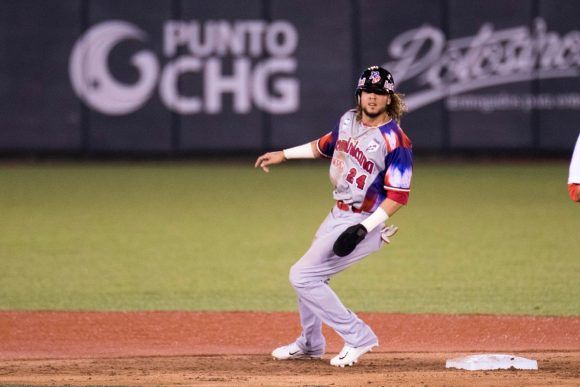 yefri Pérez fue una amenaza constante en las bases 580x387