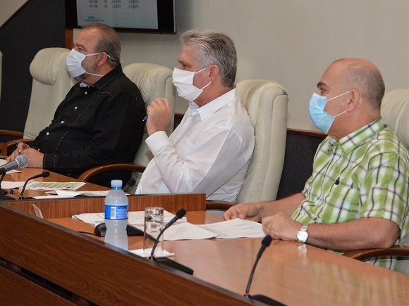 ER 03 Reunión con grupo de científicos 580x435