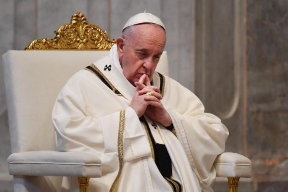 El Papa en la misa de fin de semana santa 580x387