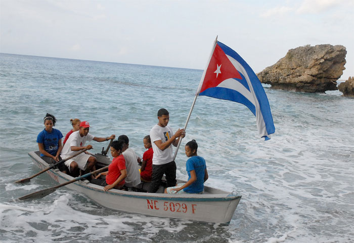 guantanamo Jóvenes destacados de diferentes sectores de la sociedad son los encargados de reeditar simbólicamente en desembarco por Playa Duaba y Playita de Cajobabo.