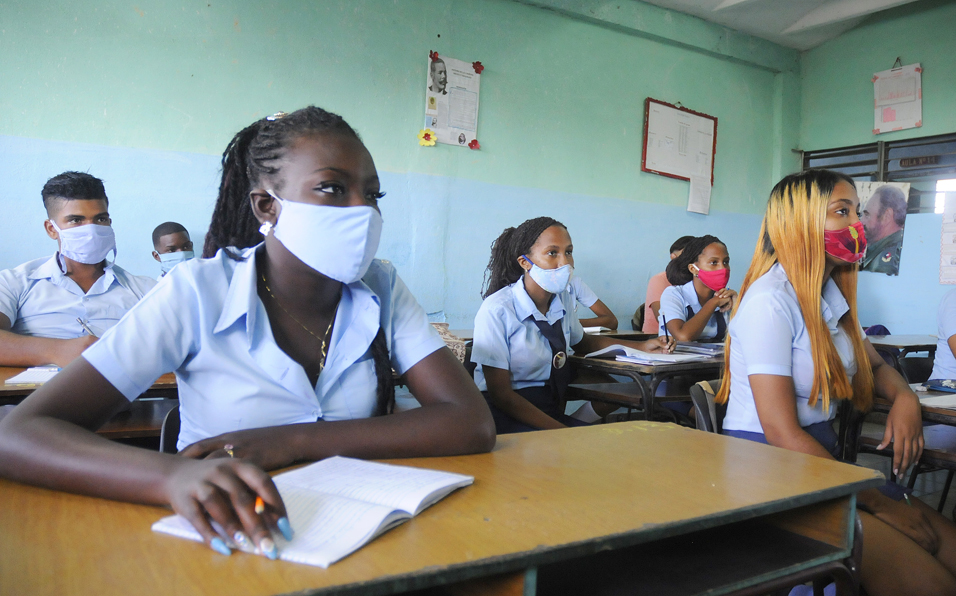 Guantánamo reanuda curso escolar 12