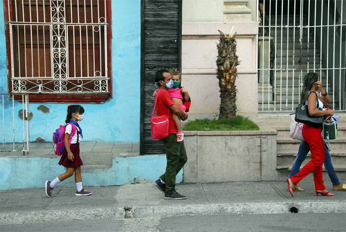 camino a la escuela con papá
