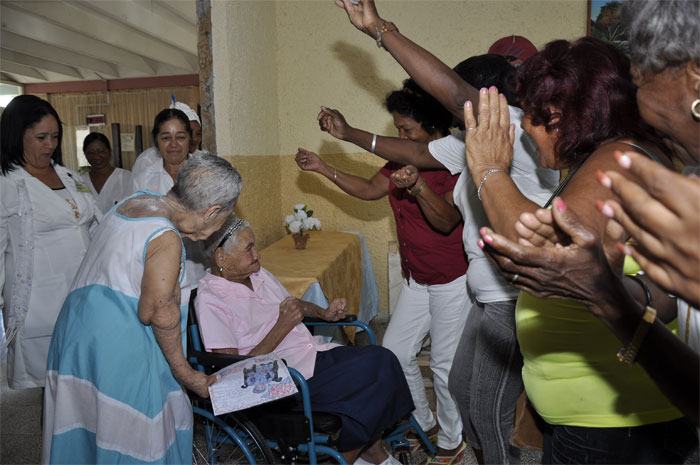 anciana 102 años fiesta2