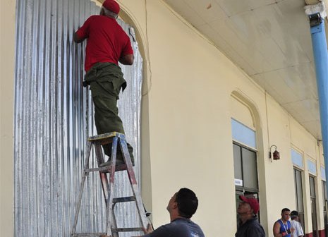 guantanamo preparativos huracan port