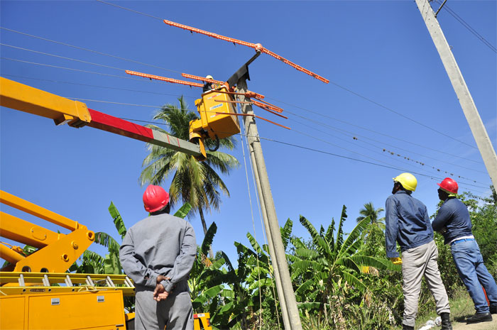 linieros empresa electrica12