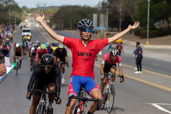 23 VueltaOriente 5E 03 Montes de Oca Campeon