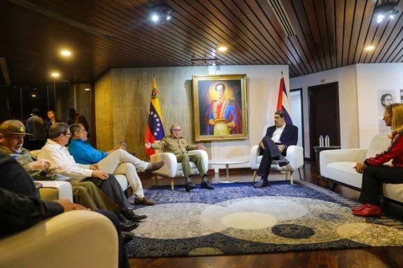 Raul y Maduro en Venezuela 580x386