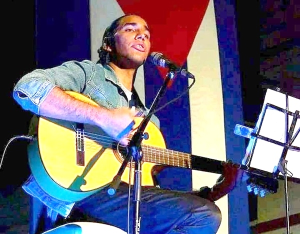 Javier Zaldívar portada