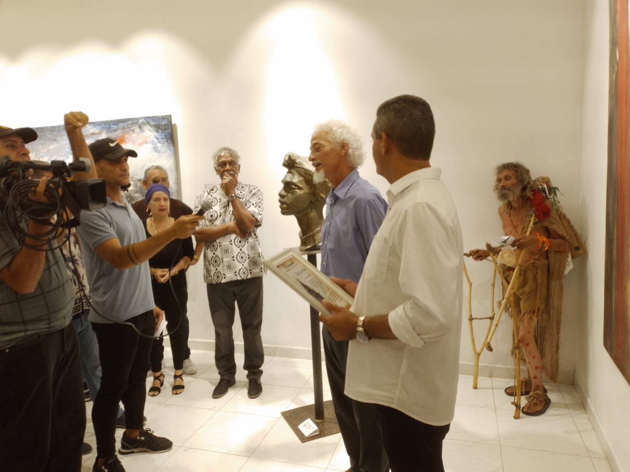 distincion hermandad lescay