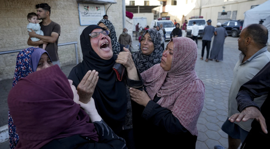 gaza mujeres lloran morgue hospital oct2 2024