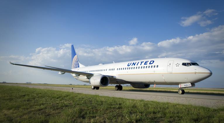 united 737 scaled 1