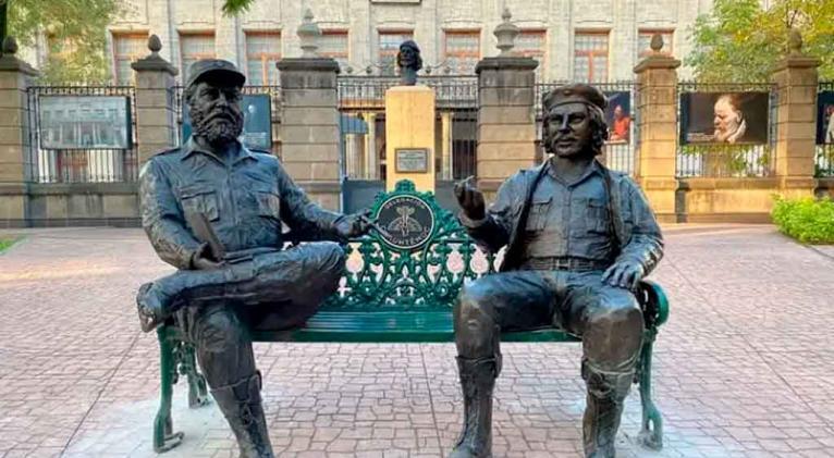 estatuas de fidel y che 1 0