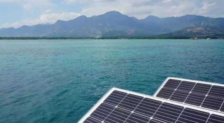 paneles solares submarinos