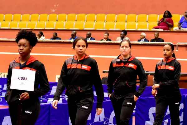 25 Equp fem en Barbados
