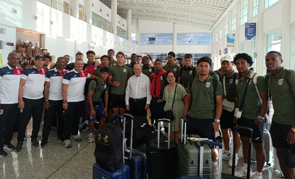 25 Selección arriba a Antigua