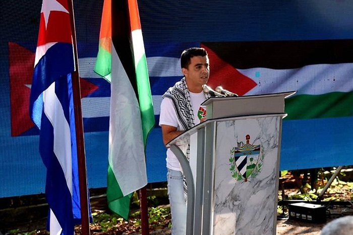 0 30 jovenes cubanos