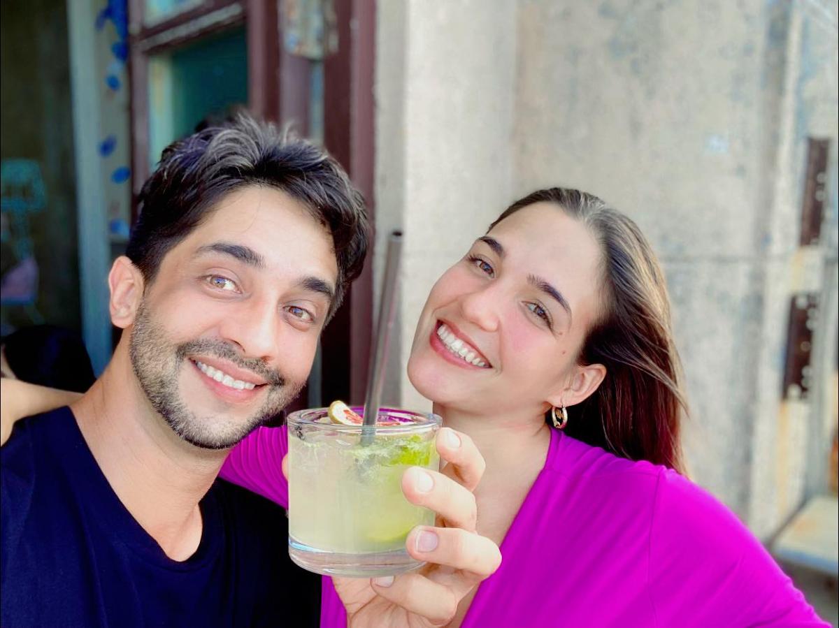 enrique bueno y esposa