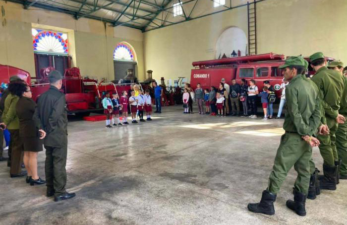 0106 ceremonia campanas bomberos