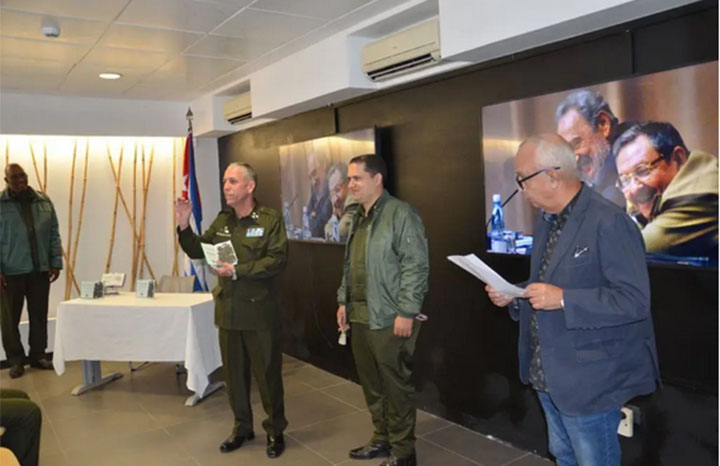 2502 Literatura Policial